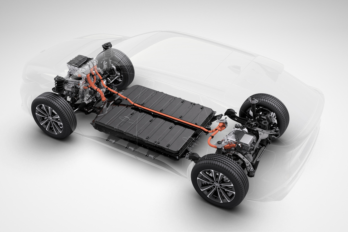 第24回：ついに基本スペック公開！ 「トヨタbZ4X」の姿をライバルとの