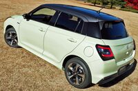 新型「スイフト」では、横からだけでなく上から見た際のダイナミックな造形も意図したデザインとなっている。