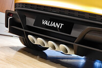 F1ドライバーの理想を実現！ アストンマーティンが限定モデル「ヴァリアント」を日本初公開の画像