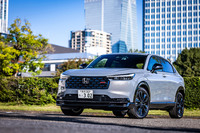 2025年10月24日に発売された「ホンダ・ヴェゼル」のスポーティーな新グレード「ヴェゼルe：HEV RS」。「URBAN SPORT VEZEL（アーバン スポーツ ヴェゼル）」をコンセプトに掲げている。