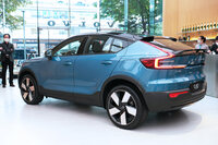 ボルボブランド初のEV専用車である「C40リチャージ」。同社の製品としては、ファストバックスタイルを持つ初の“SUVクーペ”でもある。