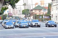 信号を待つクルマの群れ。ロサンゼルスでは、セダンやコンパクトカーもメジャーな存在なのだ。