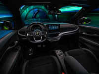 ブランド初の電気自動車「アバルト500e」が日本上陸の画像