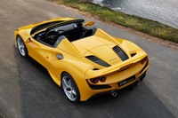 最高出力720PSの新型オープンスポーツカー「フェラーリF8スパイダー」デビューの画像