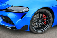 マットブラック塗装のアルミホイールは特別仕様車「RZ“ホライズンブルーエディション”」の専用装備である。