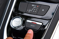 「プジョー308 BlueHDi」の“やる気”スイッチ。（写真＝池之平昌信）