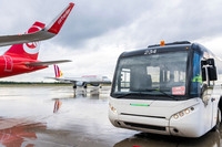 同じくベルリン・テーゲル空港で。フロントブレーキライトを装着したバス。（photo: BIRVp / Lumaco Innovations）