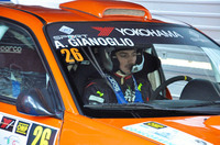 イタリア自動車クラブ（ACI）公認の氷上スピード選手権で奮闘中のアルベルトさん。