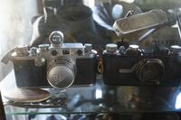 よく見ればケースの中にはバルナック・ライカも。もちろん英国製ではない。