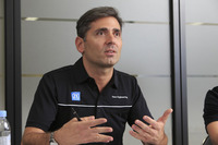 ZFレースエンジニアリング社でモータースポーツ・マネージャーを務めるメメット・オザーマン氏。