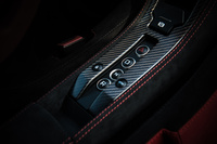 トランスミッションはデュアルクラッチ式7段ATで、「650S」と比べて変速にかかる時間をほぼ半分に短縮しているという。