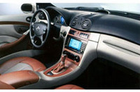 世界で100台、日本にはおよそ3分の1にあたる30台がアロケーションされる「メルセデスベンツCLKデジーノbyジョルジオ・アルマーニ」。ちなみに、このうち1台はジョルジオ・アルマーニの日本のビジネスパートナーに販売するため、実質29台が販売されるという。