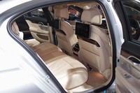 後席には、シートヒーターやマッサージ機能が標準で備わる。