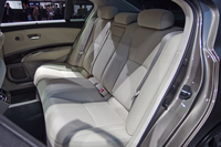 「レジェンド」リアシート。