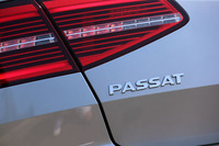 2015年7月16日に国内販売が始まった新型「パサート」。従来同様、セダンとヴァリアント（ワゴン）があり、まずは1.4リッターのガソリンターボエンジンのみの設定となる。