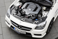 新開発の「M152」ユニット。ふたつのターボを備える「M157」ユニットをベースに、ターボを除き、新設計のシリンダーヘッドが組み合わされた自然吸気エンジンだ。