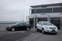 試乗したのは「キャデラックATS」（写真左）と「キャデラックSRXクロスオーバー」（写真右）の2車種。