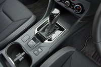 トランスミッションはチェーン式CVTの「リニアトロニック」。従来モデルのものより、静粛性の向上や軽量化などが図られている。また、アクセルを踏み込むとステップ変速モードに切り替わる。