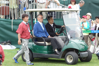 
    カートに乗って、“ミスター”こと長嶋茂雄氏が登場。2007年からこの大会の名誉会長を務めている。
    