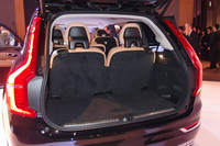 荷室の様子。2列目および3列目シートの背もたれを前方に倒すことで、フラットかつ広大な荷室をつくりだせる。