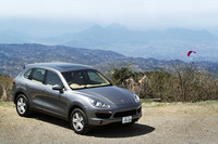 【テスト車のオプション装備】
オートマチックテールゲート＝11万6000円／パークアシスト＋バックカメラ＝15万6000円／PASM＝27万4000円／カラークレストホイールセンターキャップ＝3万円／3スポークスポーツステアリングホイール＝7万4000円／フロントシートヒーター＝7万7000円／ブラッシュアルミニウム・インテリアパッケージ＝13万7000円／ボディカラー（メテオグレーメタリック）＝18万1000円