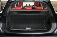 ラゲッジスペースに大きな変更はなし。容量は375リッター（VDA法）で、後席を倒すと約1500mmの奥行きを得ることができる。（写真をクリックすると、シートの倒れる様子が見られます）
    