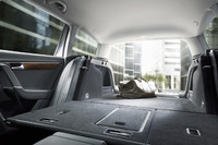 「パサートヴァリアント」の荷室。写真は、後席を倒して容量を拡大した状態のもの。