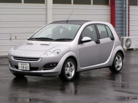 【スペック】
	1.5：全長×全幅×全高＝3790×1685×1460mm／ホイールベース＝2500mm／車重＝1060kg／駆動方式＝FF／1.5リッター直4DOHC16バルブ（109ps/6000rpm、14.8kgm/4000rpm）／価格＝228.9万円