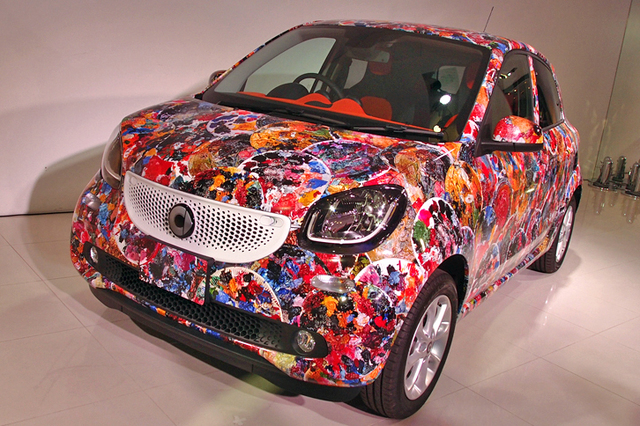 横尾忠則×smart オープニング・レセプション」の会場から 内装・外装