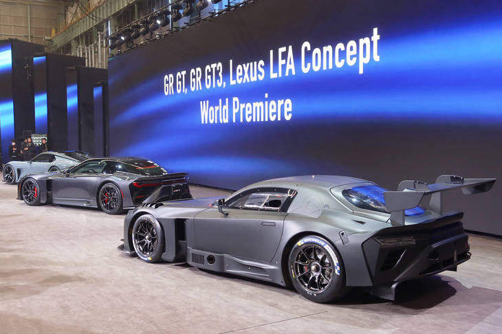 清水「それにしても、日本のメーカーからここまでモータースポーツ オリエンテッドなクルマが出てくるとはねぇ」　
	ほった「あとはレースで、本当に勝ってくれれば！ できればニュルで、本国ドイツ勢をけちょんけちょんにするところとか、見てみたいですけどねぇ」