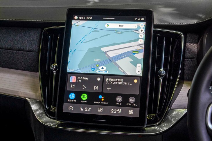 新たに採用された11.2インチのセンターディスプレイ。Googleのインフォテインメントシステムを搭載しており、ナビゲーションシステムの「Googleマップ」や音声操作機能の「Googleアシスタント」などのデジタルサービスを、5年間無償で利用できる。