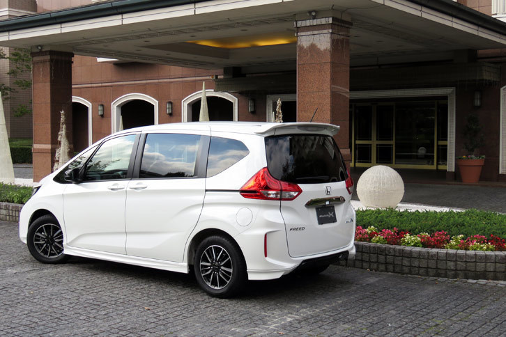 ホンダ・フリード モデューロX Honda SENSING（6人乗り）