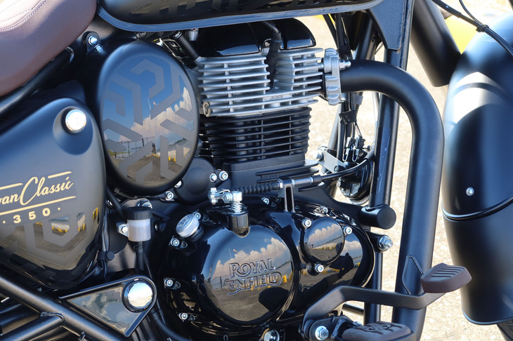 エンジンは349ccの空冷単気筒。最高出力20.2PS、最大トルク27N・mを発生する。