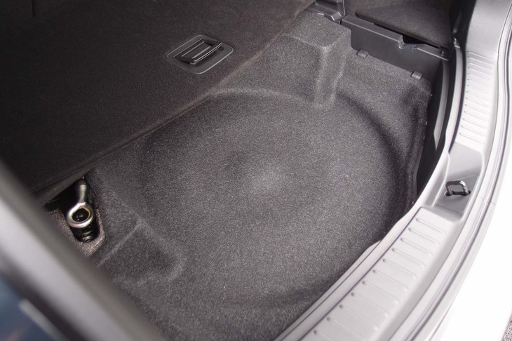 マツダCX-5 XDスマートエディション（ラゲッジルームの予備スペース）