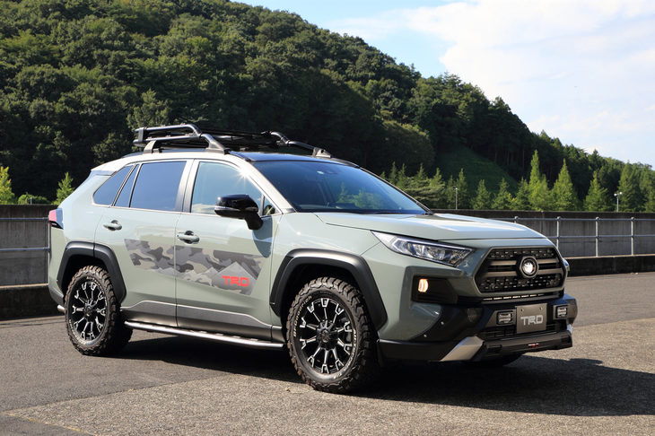 ワイルドなイメージが魅力的な「RAV4」のカスタマイズカーだが、「走りに影響するような変更はない」とのことだったので、試乗は見送った。