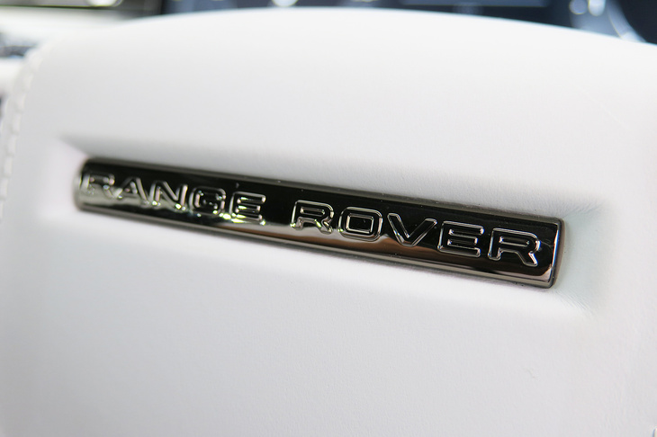 レンジローバー・スポーツSVエディションワン（「RANGE ROVER」バッジ）