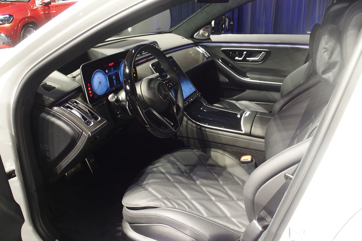 メルセデス・マイバッハSクラス（フロントシート）