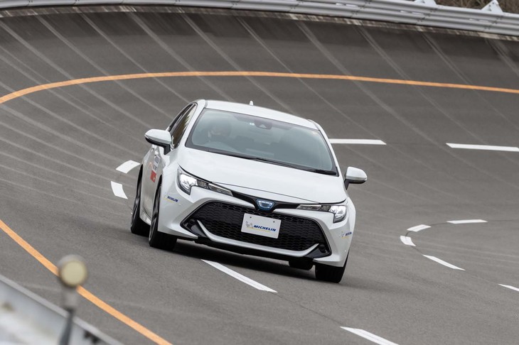 走り始めてすぐに感じられたのは、ミシュランならではといえるタイヤの真円度の高さだった。