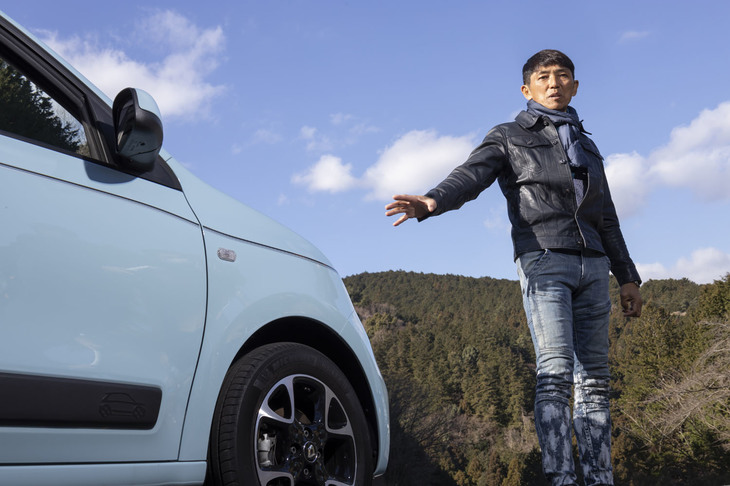 webCGでもおなじみのレーシングドライバー山野哲也氏は、ホイールのボルト式固定とナット式固定でちがいを感じないという。（写真＝郡大二郎）