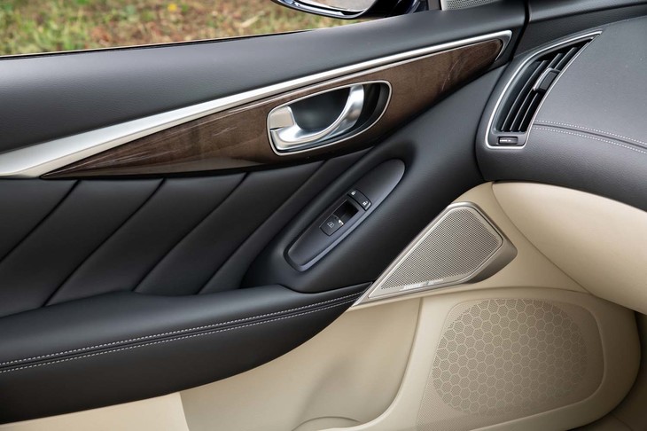 テスト車には全16スピーカーからなるBOSEのサウンドシステムがオプション装着されていた。