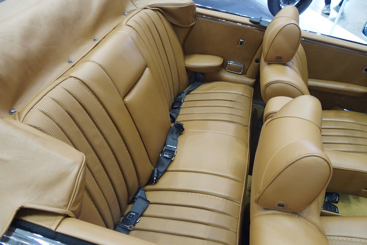 メルセデス・ベンツ280E 3.5 カブリオレ（1971年）／ガレーヂ伊太利屋