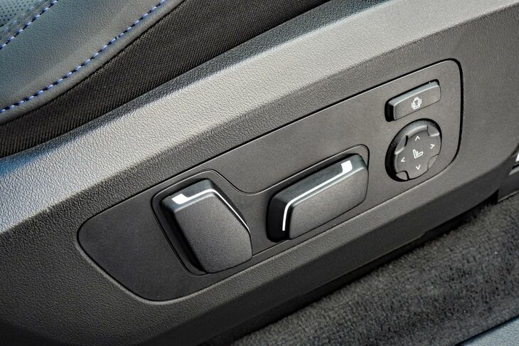 BMW X3 20d xDrive Mスポーツ（パワーシートの操作スイッチ）