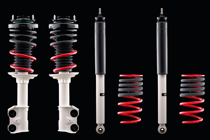 モデューロは1999年以降、アルミホイール、エアロパーツ、サスペンションなどをラインナップするブランドとして多くの車種に用品を設定。写真は2007年に発売されたフロントに5段階の減衰力調整機構を持つ「シビック タイプR」用のスポーツサスペンション。