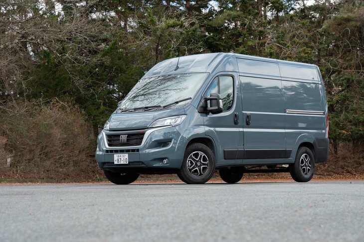 日本にはキャンピングカーのベース車両として導入される「フィアット・デュカト」。2023年1月現在の取り扱いディーラーは5店舗のみ。