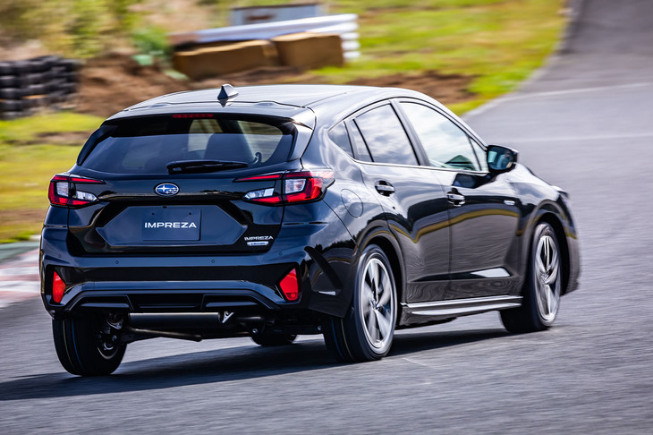 スバル・インプレッサ（クローズドコースでの走行シーン）