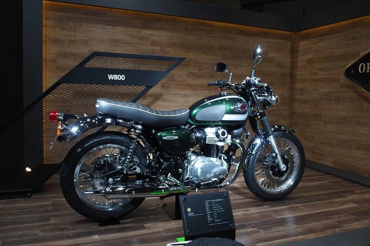 「W800ストリート」の上位モデルとして登場した「W800」。