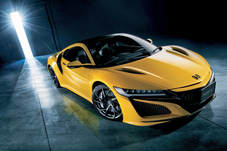 2016年に登場した現行型「NSX」。ハイブリッド4WDの搭載で世界屈指の動力性能を実現しているが、その人気はいまひとつのようだ。
