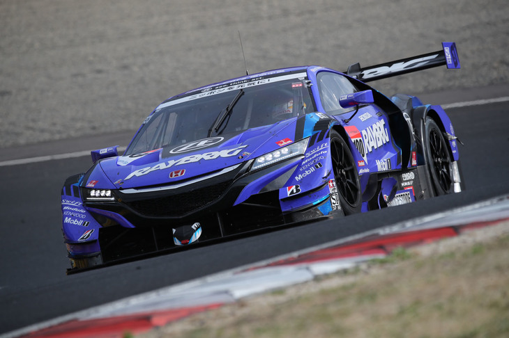 元F1ドライバーのジェンソン・バトンをドライバーに迎えたNo.100 RAYBRIG NSX-GT。接戦の末、2位でレースを終えた。