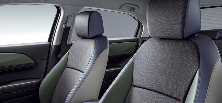 「ヴェゼルHuNTパッケージ」のシート。