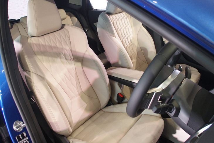 218dアクティブツアラーMスポーツ（フロントシート）